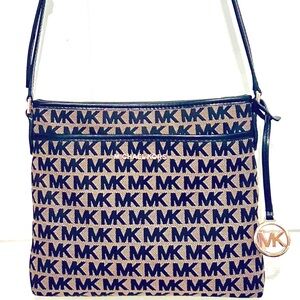 **Authentic** Michael Kors Purse